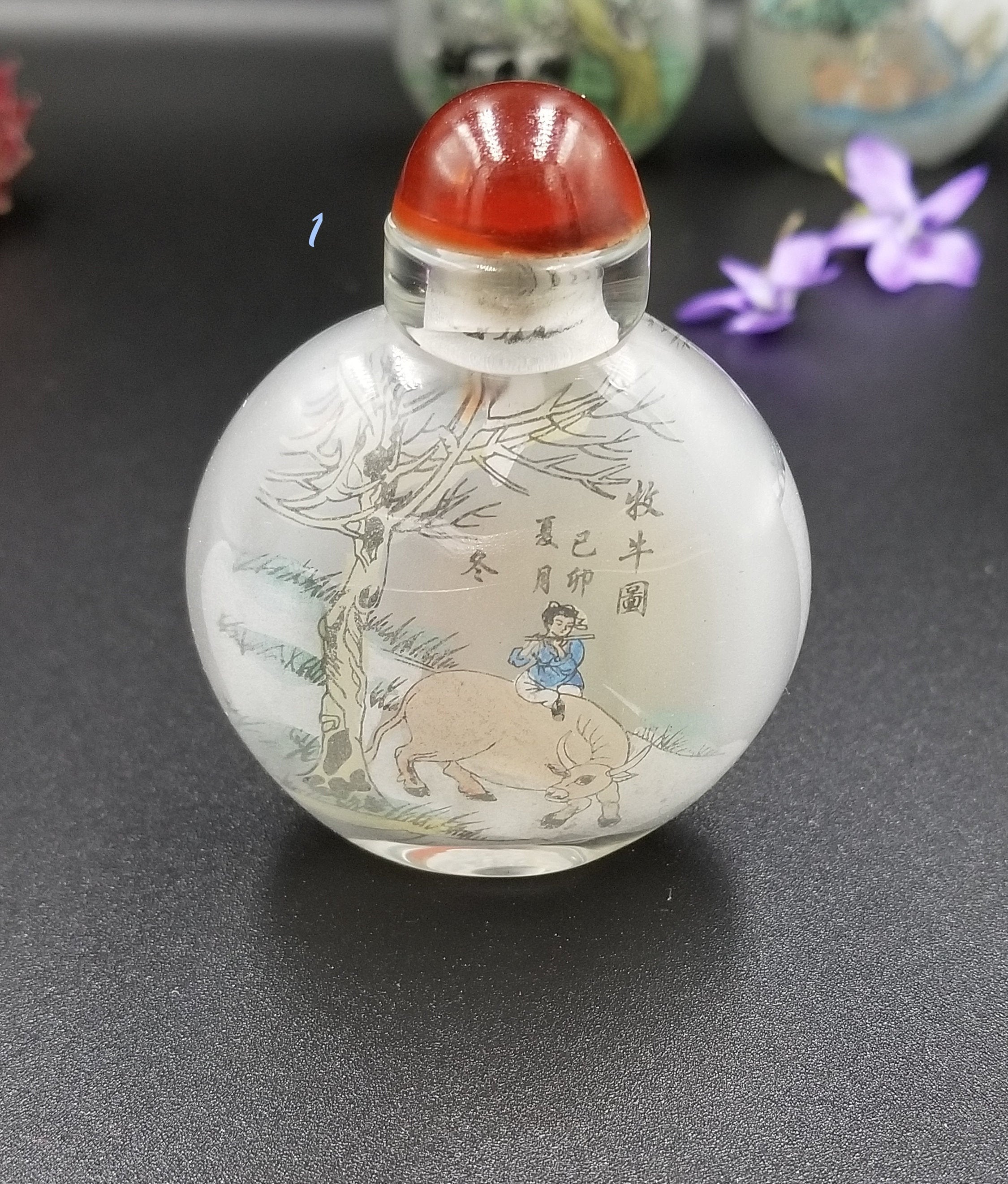 ヴィンテージの中国製ガラス製嗅ぎタバコ瓶：裏面に描かれた農場の風景