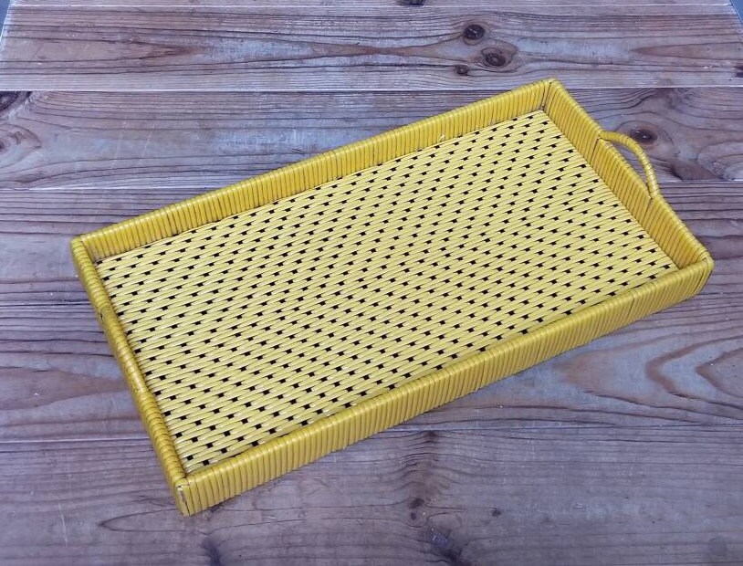 Vintage Retro Grand Plateau en Plastique Jaune. Des Années 1970 Bright Picnic Garden Plasticware.