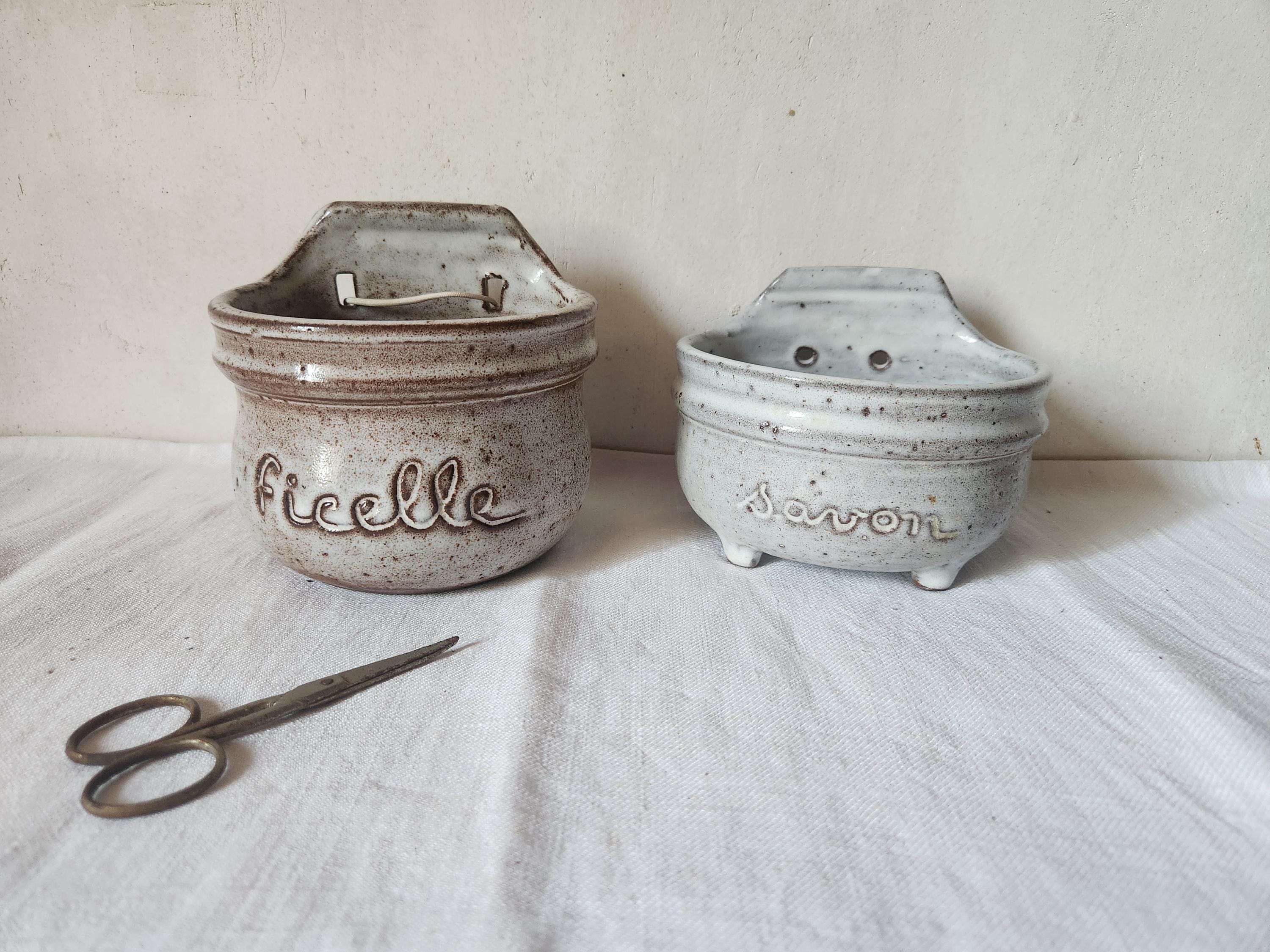 ビンテージのフランス製セラミック陶器スタイルのソープホルダーと