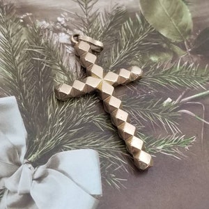 Vintage French FIX Gold Cross Pendant: Diamond Pattern Crucifix