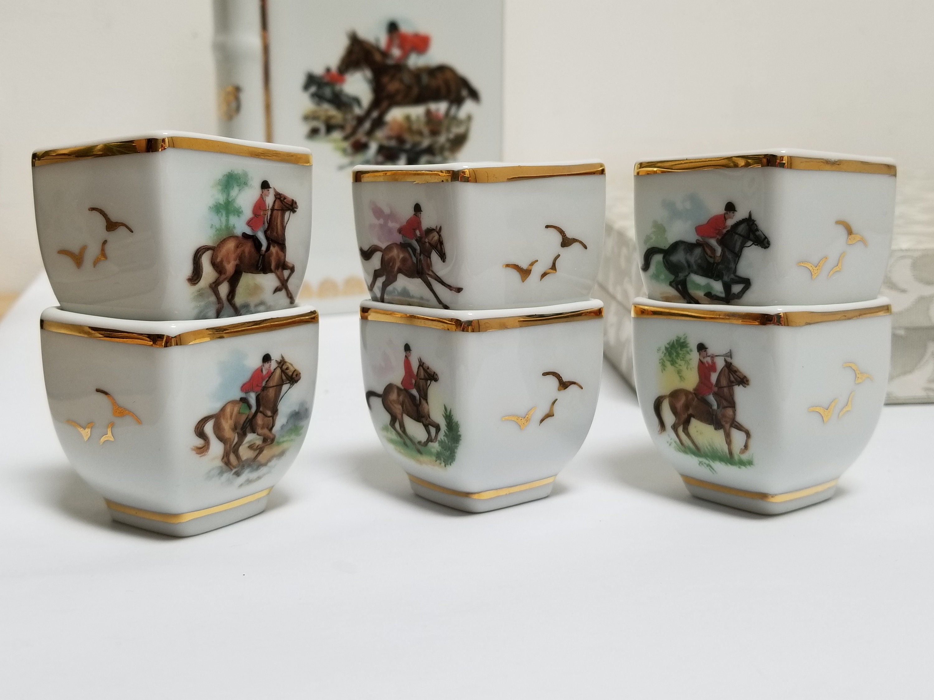 Vintage Français Castel Sa Limoges Book Shape Bottle et Six Tasses en Boîte. Bouteille de Livre Cogn