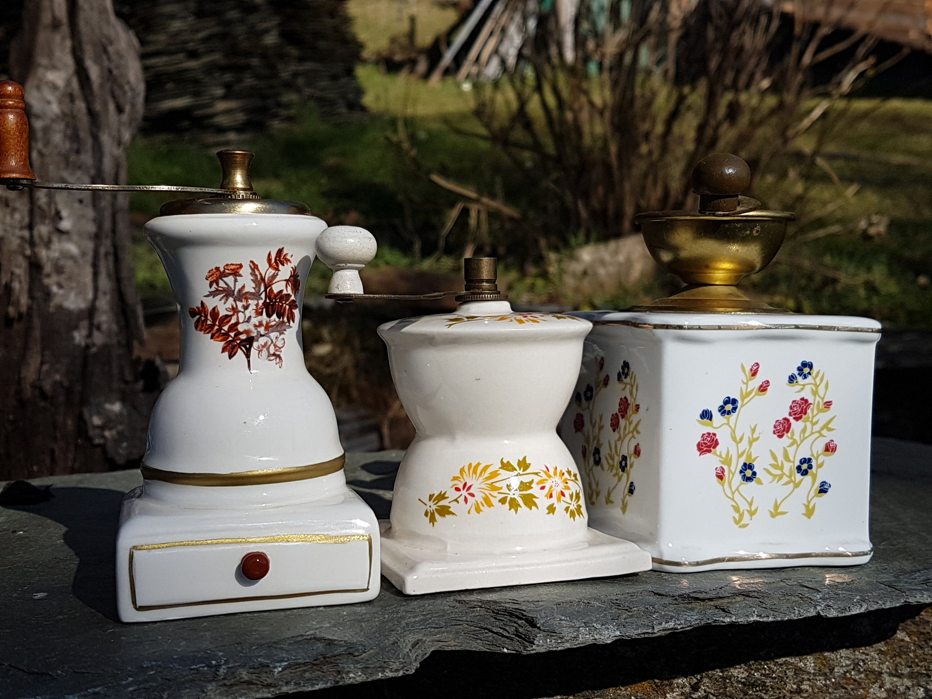 Petit Moulin à Poivre Décoratif Français. Mini en Céramique. Fleurs Brunes/Jaune et Verte Bleue Roug