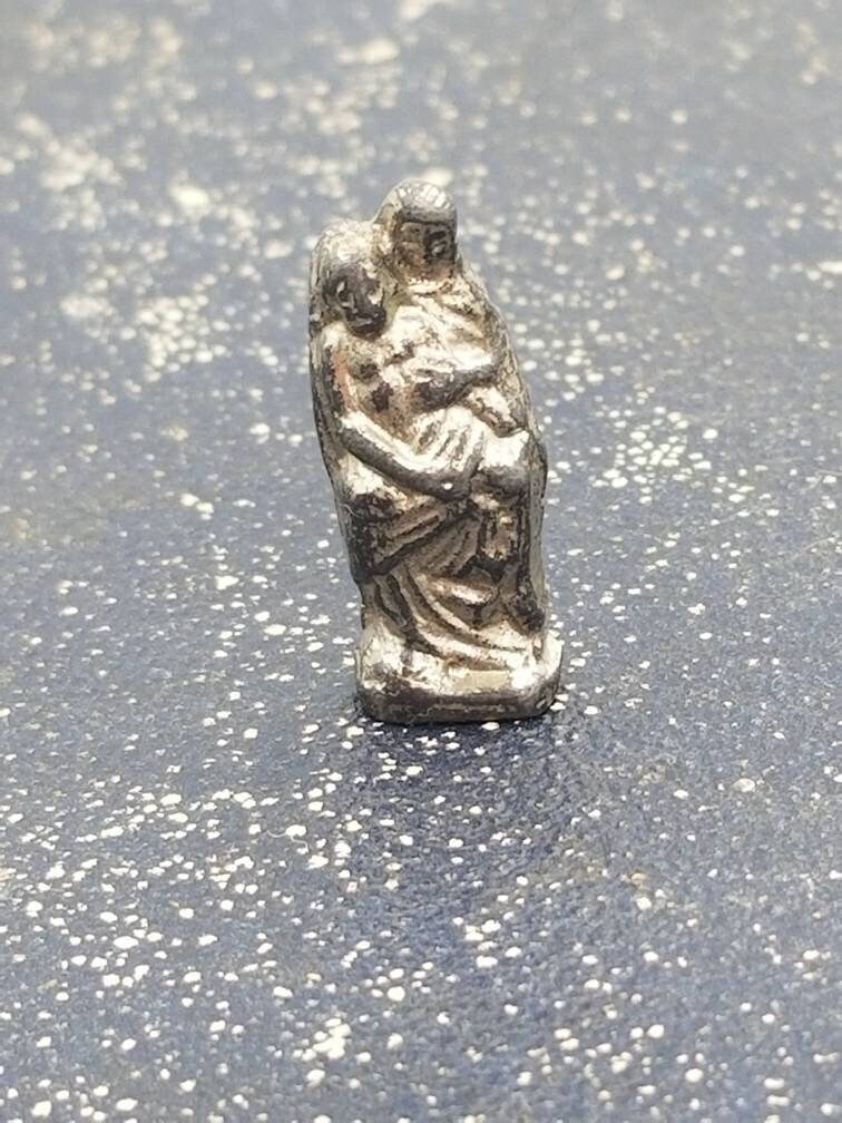 Vintage Tiny Metal Alter Figures Vintage Wwii Era Pocket Shrine Icône Religieuse Métal Solide