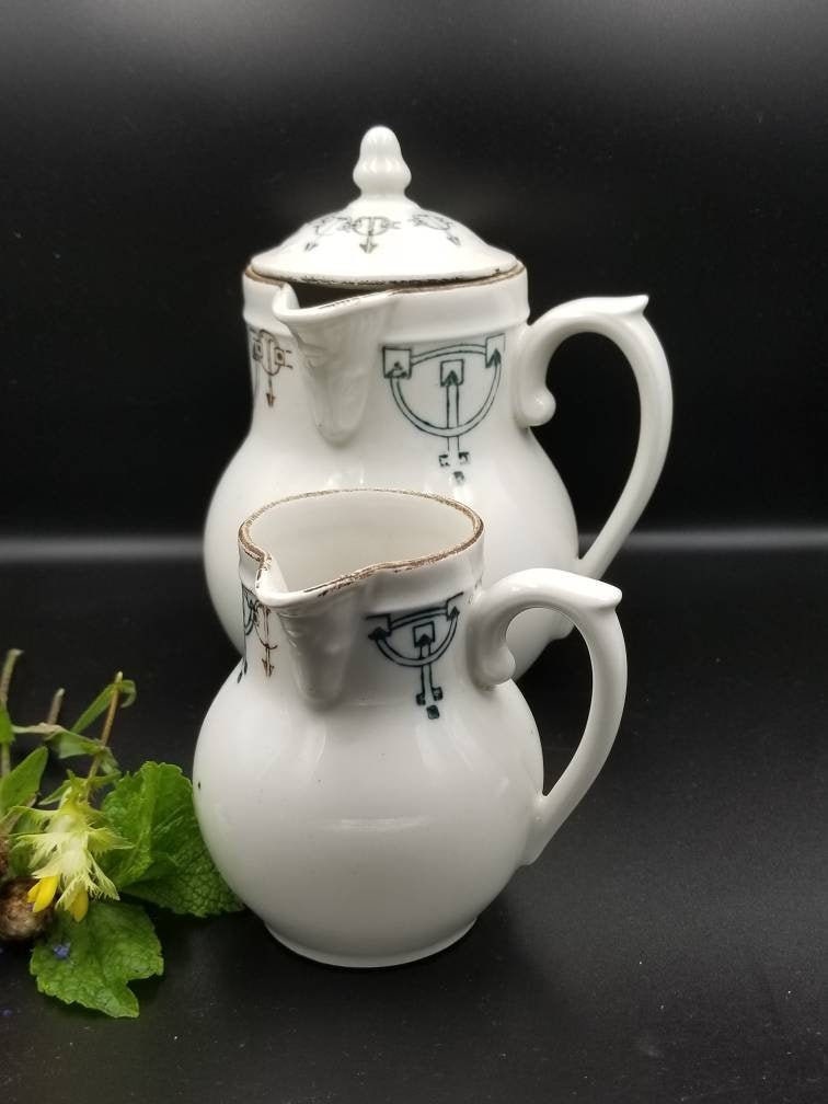 Vintage Français Paire de Cruches Fer St Uze avec Side Handle Détail. Blanc Art Déco Design. Design 