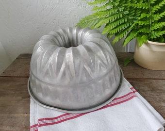 Vintage Aluminium French Bundt Mould. Metal Cake Mould. Brioche Mould