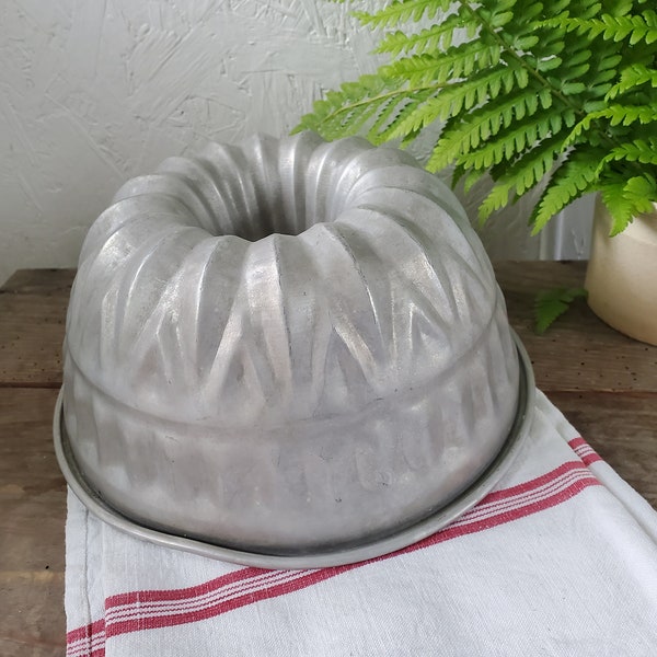 Moule Bundt français en aluminium vintage. Moule à gâteau en métal. Moule à Brioche