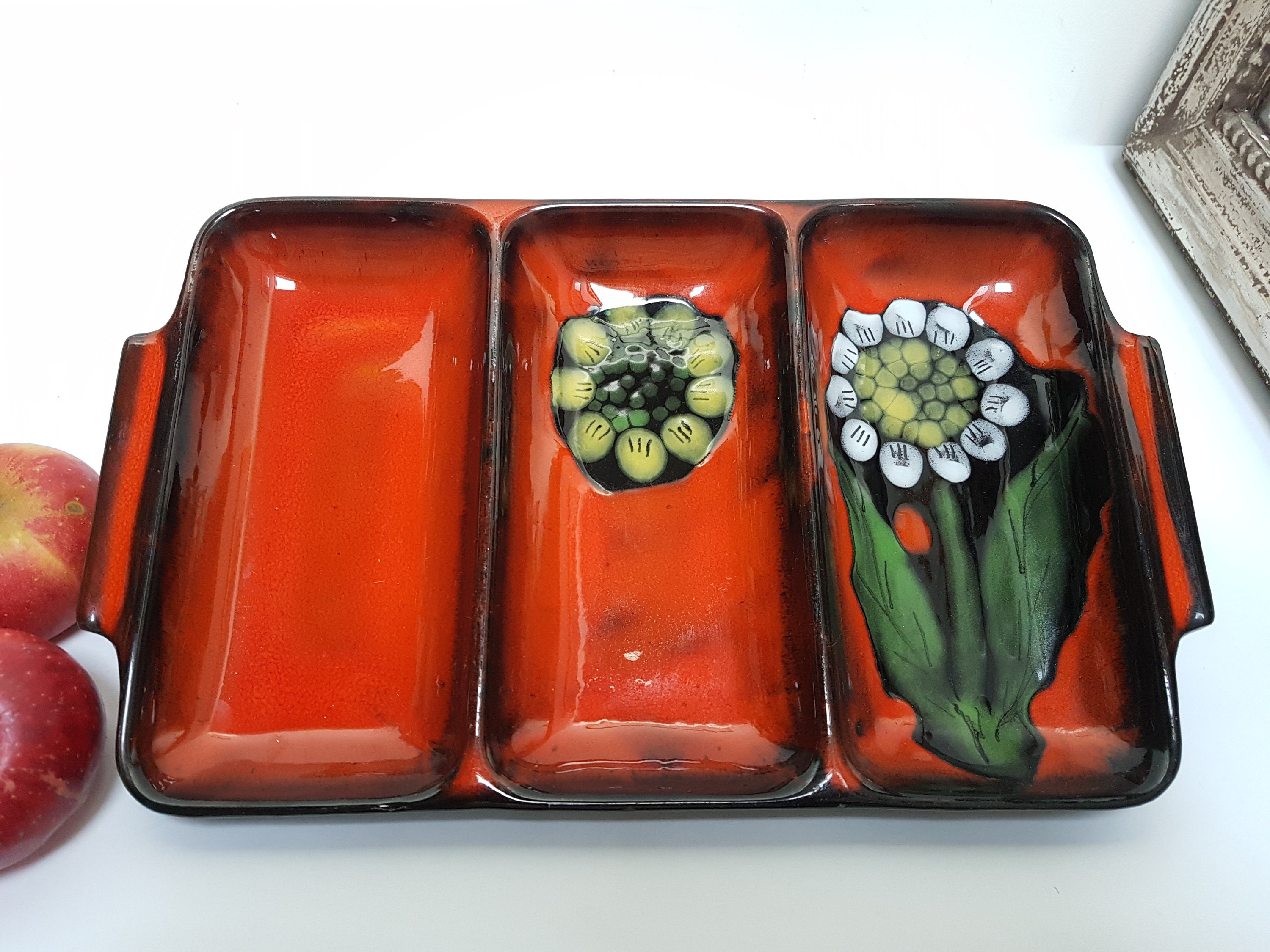 Plat de Service Vintage Français Années 1970. Plat Émaillé en Céramique avec Design Floral. Céramiqu