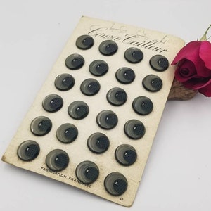 Vintage Corozo Tailleur set van 24 plastic grijze en zwarte jaren 1960 knoppen op originele kaart compleet