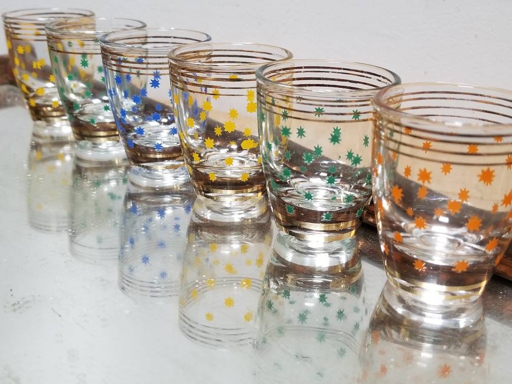 Vintage Français Set de 6 Verres à Shot Verre Clair avec Motif d'étoile Coloré. Petites Lunettes Mcm