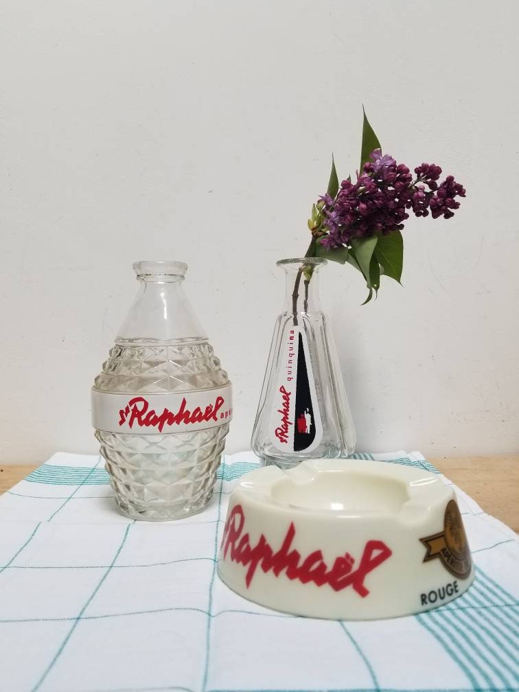 Vintage Français 1950 St Raphael Aperitif Ensemble de 2 Bouteilles Service et Cendrier. Bvb Marqué