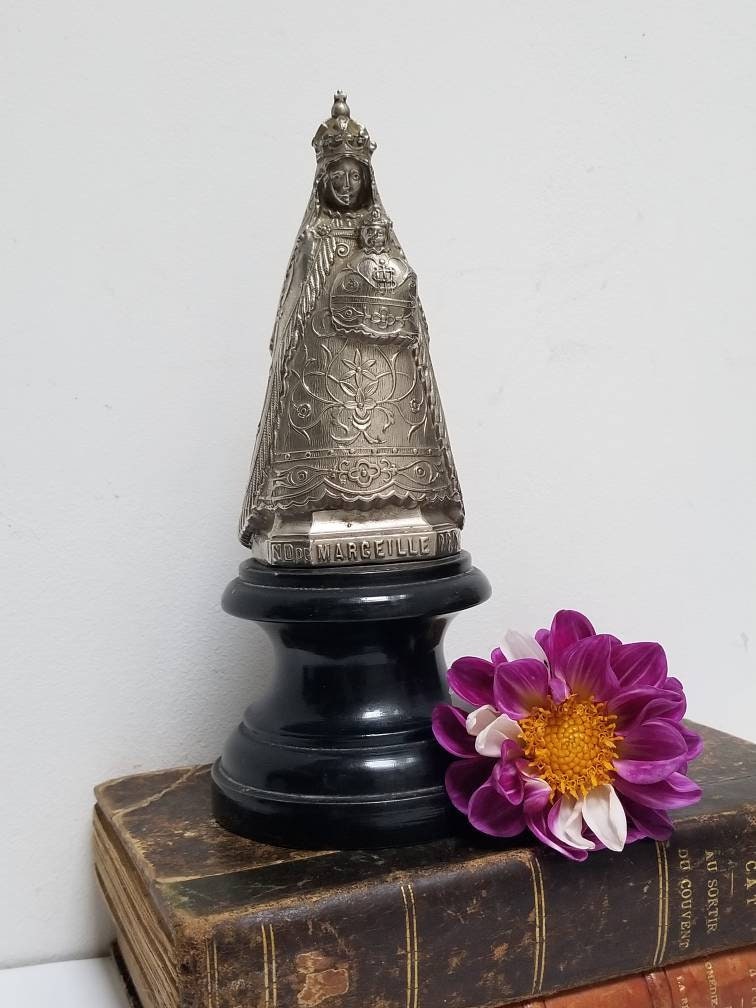 Vintage Français Statue Religieuse de Notre Dame Marceille. Basilique Notre-Dame Marceille France La