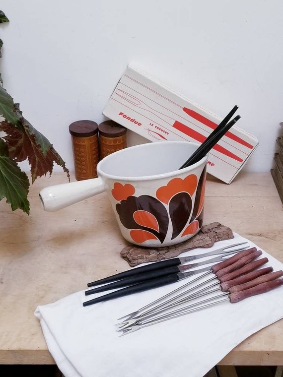 Service à Fondue Le Creuset Complet – Modèle Paon (cocottes En Fonte, Orange Et Marron)