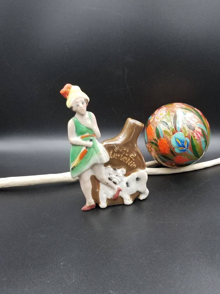 Bouteille de Liqueur en Porcelaine Japonaise Vintage Just A Little Nip' avec Flapper Girl & Dog