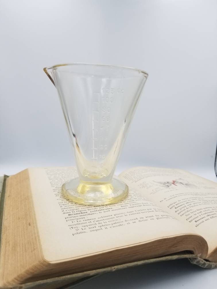 Vintage Français Verre Teinté Jaune Pharmacie Apothicaire Mesure avec Bec 125Cl