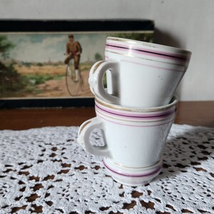 アンティーク フランス製 2 重厚なバーウェア ブルロ コーヒーカップ デミタスサイズ 1800 年代後半製。エスプレッソ ホワイトウェア キッチン用品。素朴なフランス製ビストロウェア