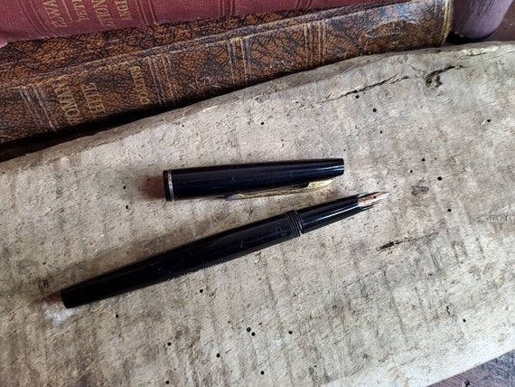 Penna stilografica con ricarica a pompa, fisarmonica, pennino in oro 18  carati francese Souverain De Bayaud vintage. Penna stilografica Bayard Pump  degli anni '50 -  Italia