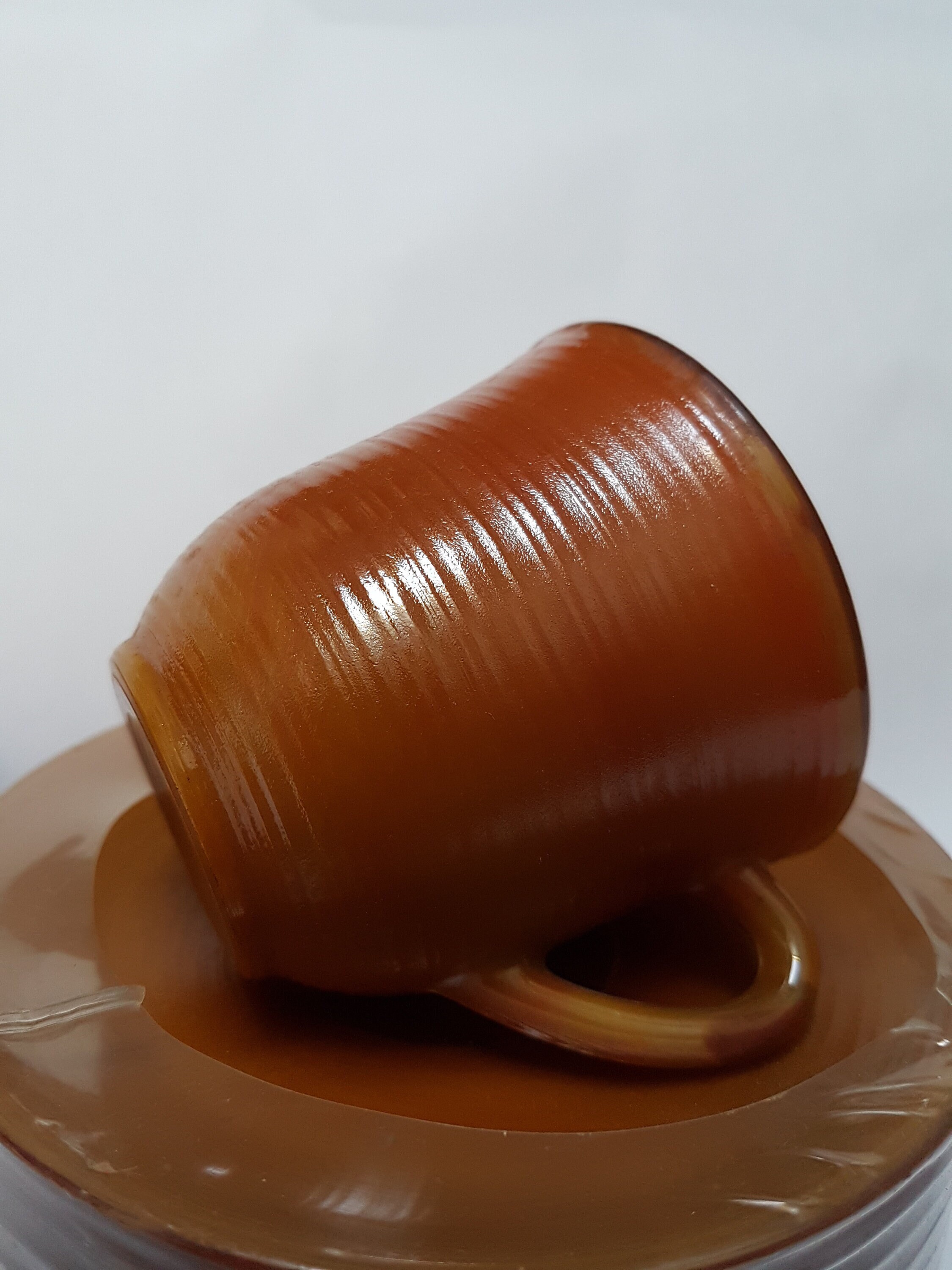 Millésime Français 6 Tasses à Café Arcopal Volcan et Soucoupes Inutilisées. Ensemble de en Verre Des