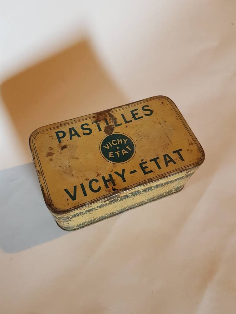 Boîte en Étain Vintage Pastilles Vichy-Etat Français Confiserie Des Années 1950. Boîte de Rangement.