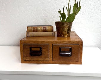 Catálogo de fichas/biblioteca de madera vintage con dos cajones