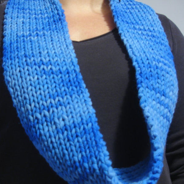 Blue eternity scarf hand knit scarf. Unisex chunky scarf in merino wool. Knitted wool scarf blue Gift-for-her