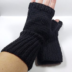 Fingerless cashmere gloves. Black hand knit winter mitts, small woman size. Wool half gloves