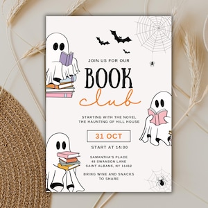 Może przedstawiać: Zaproszenie do klubu książki o tematyce Halloween z kreskówkowymi duchami czytającymi książki. Zaproszenie zawiera tekst "Join us for our Book Club" oraz szczegóły dotyczące wydarzenia, w tym datę, godzinę i miejsce.