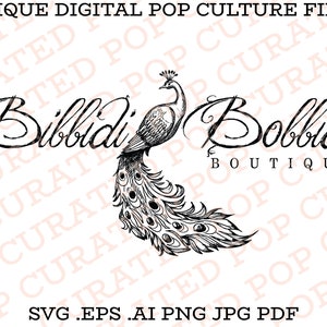 Könnte beinhalten: Schwarz-weißes digitales Design mit einer Pfau-Illustration und dem Text "Bibbidi Bobbidi Boutique". Das Design enthält den Text "UNIQUE DIGITAL POP CULTURE FILES" und Dateitypoptionen: SVG, EPS, AI, PNG, JPG, PDF.