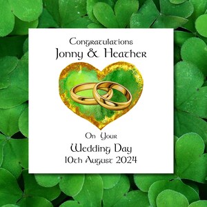 Tarjeta de boda irlandesa personalizada con corazón verde y anillos de boda para su hijo o hija, tarjeta de felicitaciones por el día de la boda en inglés