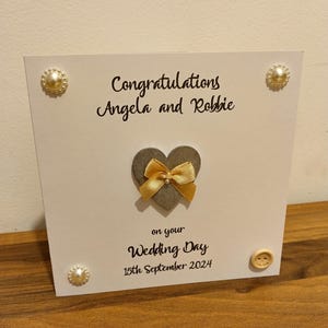 Carte de mariage pour fille et gendre avec coeur en argent, noeud et perles en or, carte de mariage lesbien ou gay, carte de félicitations pour le jour de votre mariage