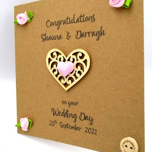 Umweltfreundliche Hochzeitstagskarte personalisiert mit rosa Rosen & Herz ist perfekt für Ihren Sohn, Tochter oder Freund, Handmade in Irland