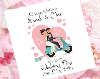 Carte de jour de mariage mignonne personnalisée avec les mariés sur une moto, une moto ou un scooter