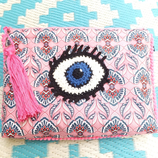 Boho Bag, rosa gemusterte Tasche im Ibiza Stil, Clutch mit Auge, Boho Tasche mit Bommel, vegan