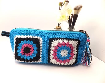 Make-up bag crocheted in Granny Square design, cosmetic bag vintage look, purely handmade