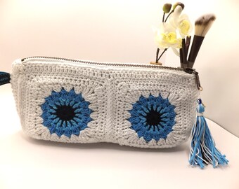 Make-up bag crocheted in Granny Square design, cosmetic bag vintage look, purely handmade