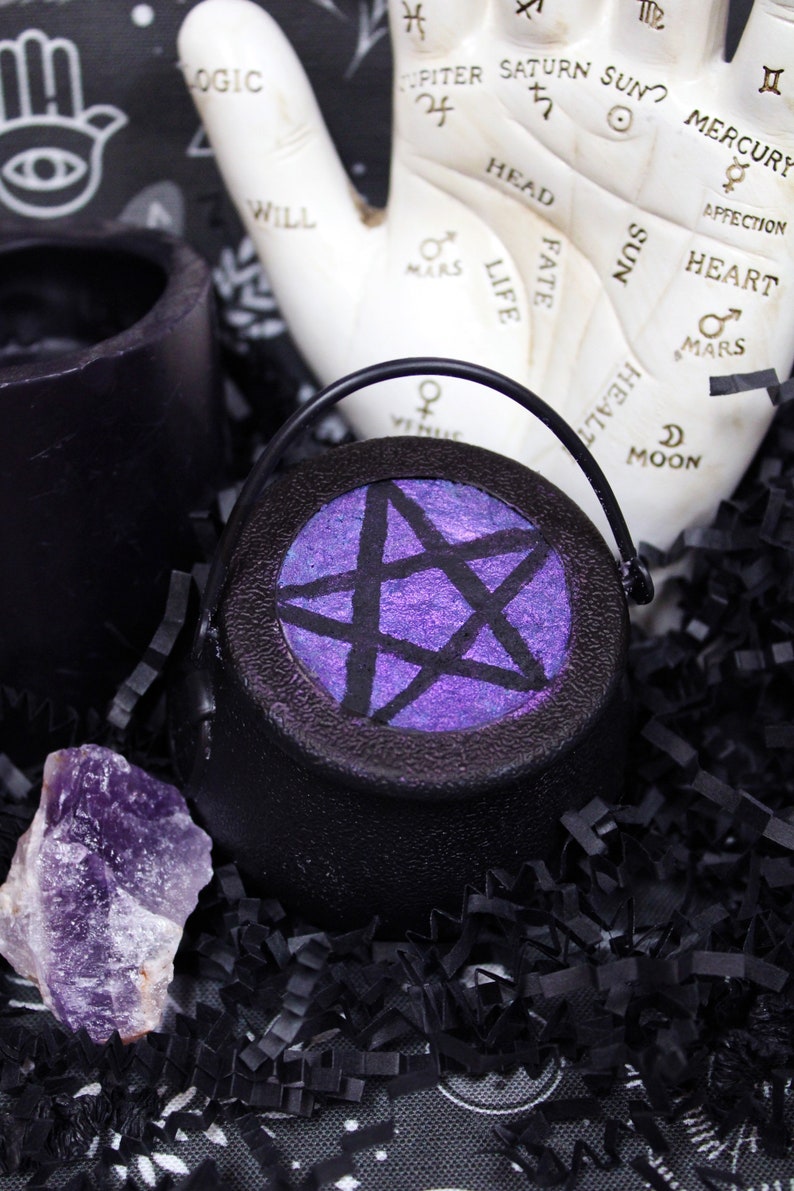 Magick Cauldron Bath-Bomb With Crystal image 1