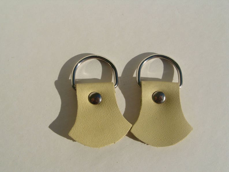 Ringe, 4 große Ringaufsätze aus Leder für Lederwaren oder Schlüsselanhänger, Steigbügelringe, verschiedene Farben Bild 8