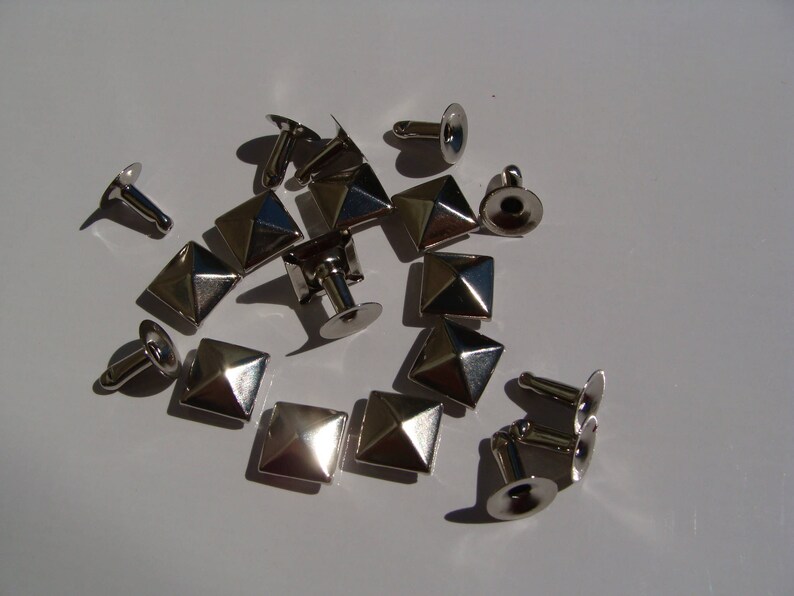 20 silver metal pyramid rivets