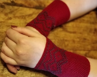 Arm Warmers - Hand knitted and Beaded Wrist Warmers - Dark Red Wool Wrist Warmers - Beaded Arm Warmers - Beaded Wrist Warmers