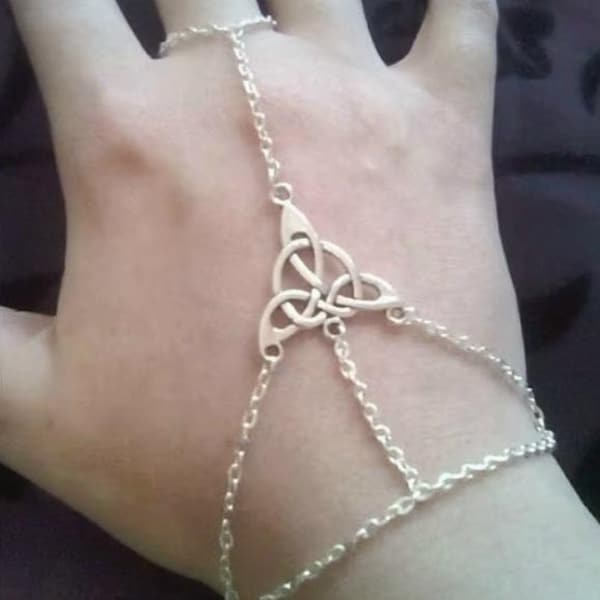 Pulsera de esclava con nudo celta, cadena de mano plateada, talla única.