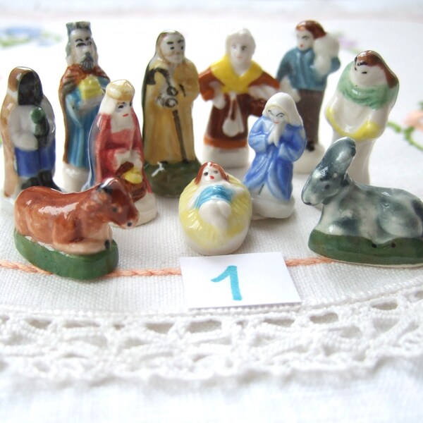 Fèves porcelaine santons comme décor de crèche Nativité Noël ou pour la galette des rois