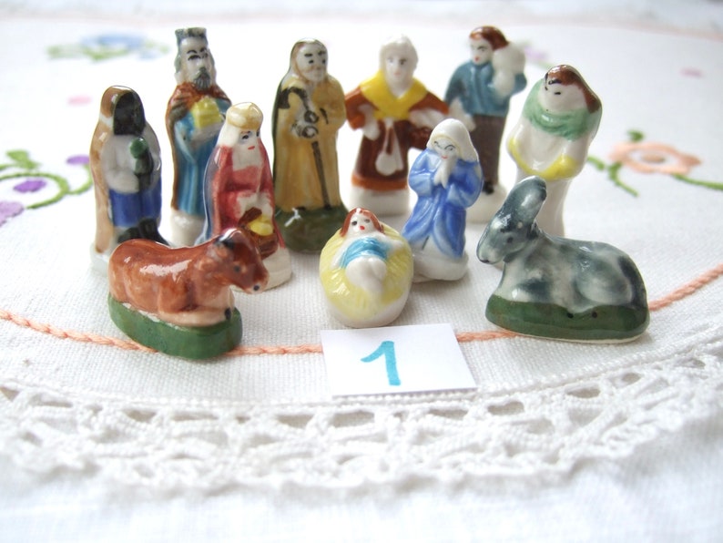 Miniature Nativity scene in porcelaine for Christmas decor and King cake fèves Nativity Nativité #1