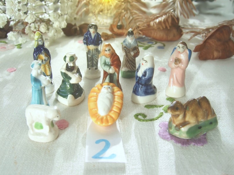 Miniature Nativity scene in porcelaine for Christmas decor and King cake fèves Nativity Nativité #2