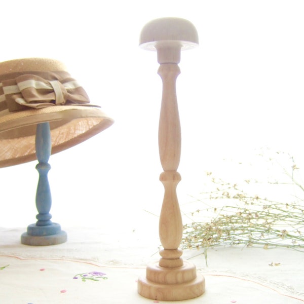 Un porte-chapeau en bois local naturel ou bleu ou noix par peinture végétale, fait main France, déco campagne sud Provence shabby wabi-sabi
