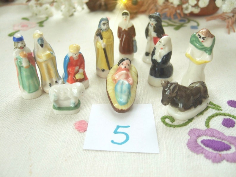 Miniature Nativity scene in porcelaine for Christmas decor and King cake fèves Nativity Nativité #5