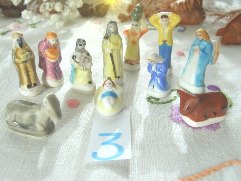 Miniature Nativity scene in porcelaine for Christmas decor and King cake fèves Nativity Nativité #3