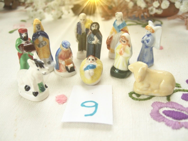Miniature Nativity scene in porcelaine for Christmas decor and King cake fèves Nativity Nativité #9