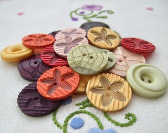 Pack of 25 vintage buttons in orange, red, yellow, green, plum and brown color with flower, star, moon, leaf print, about 3 cm / 1"