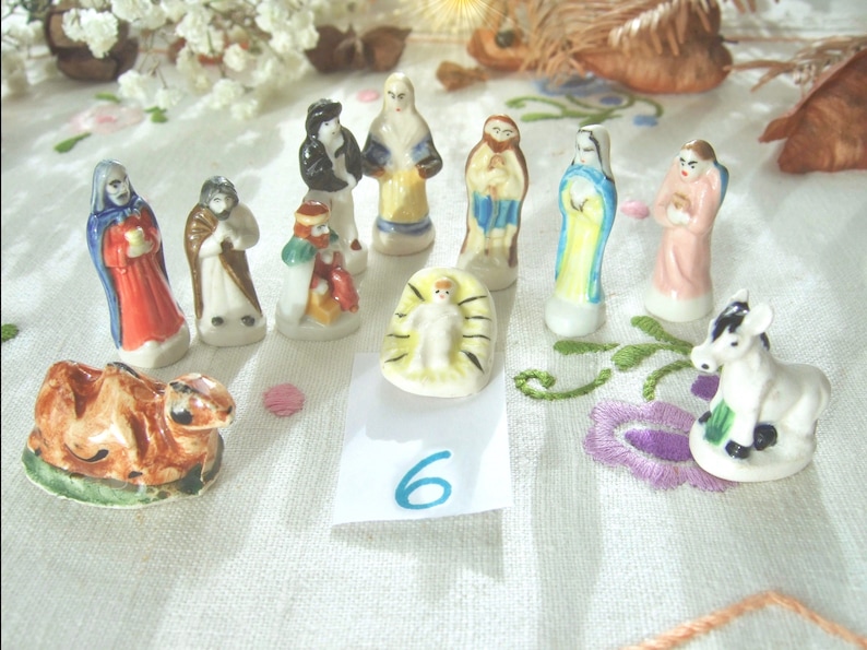 Miniature Nativity scene in porcelaine for Christmas decor and King cake fèves Nativity Nativité #6