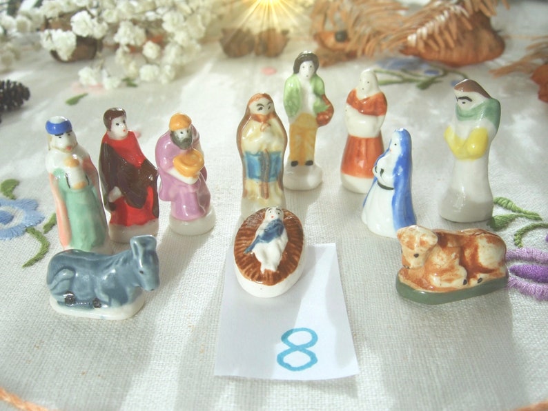 Miniature Nativity scene in porcelaine for Christmas decor and King cake fèves Nativity Nativité #8