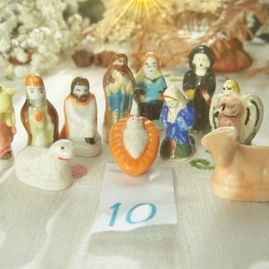 Miniature Nativity scene in porcelaine for Christmas decor and King cake fèves Nativity Nativité#10